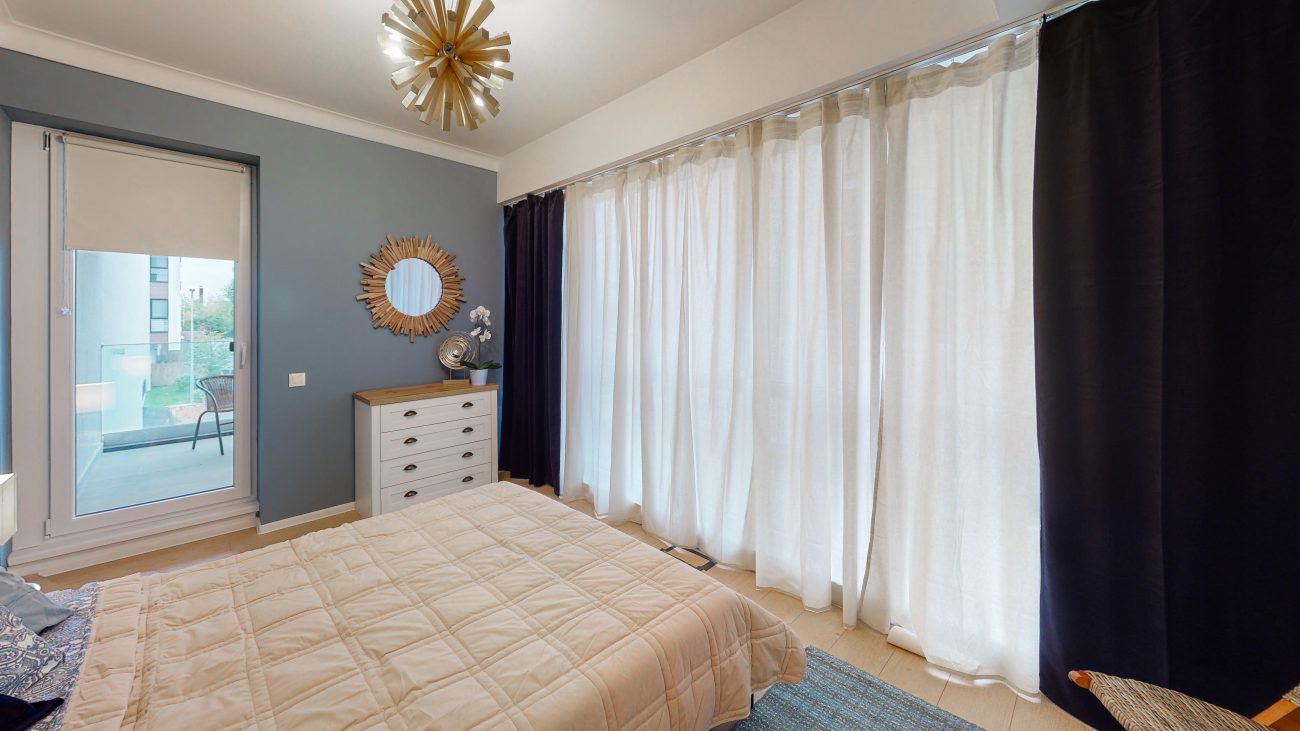 Dormitor cu terasa apartamentul Hamptons Atria Urban Resort