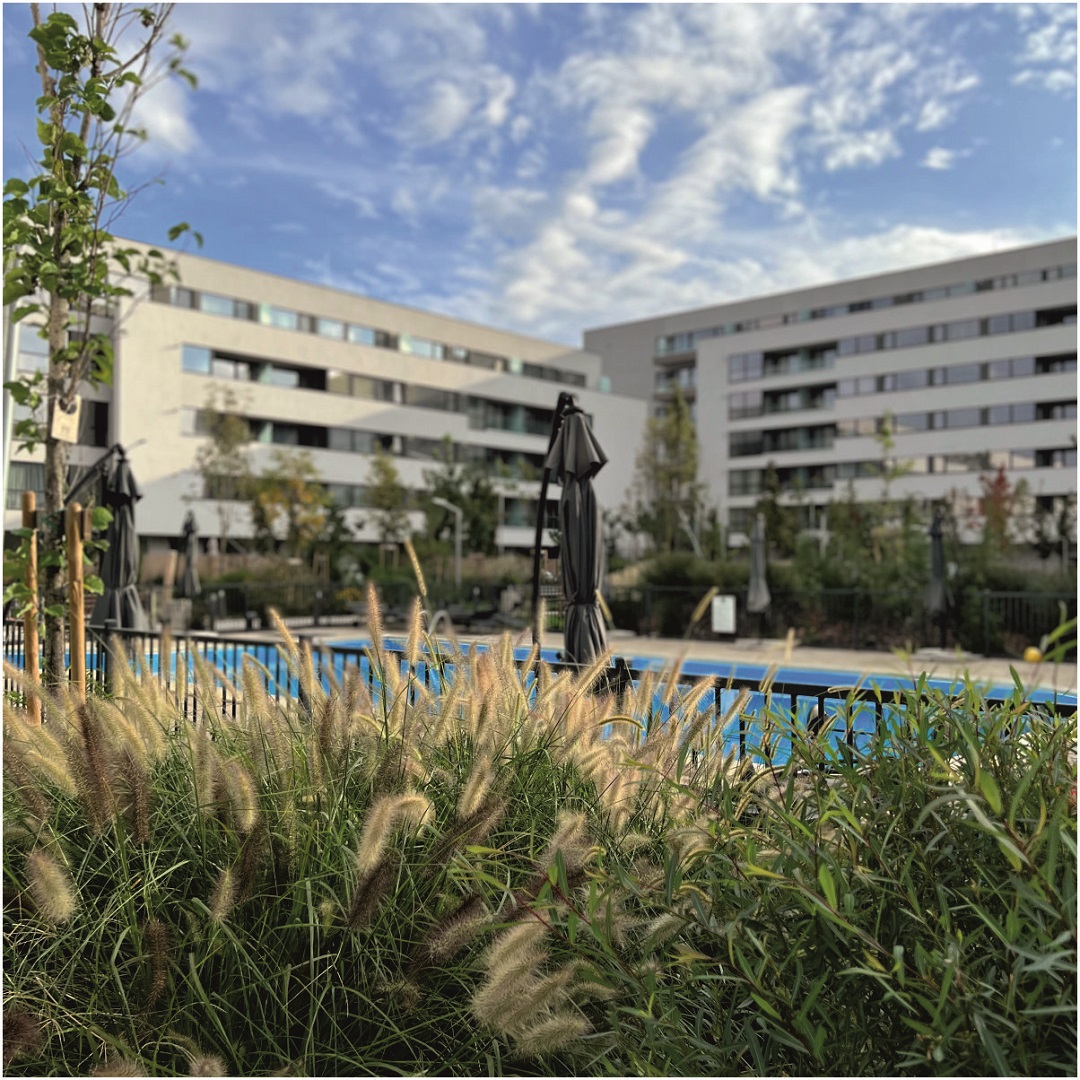 Complex Atria Parc Piscina