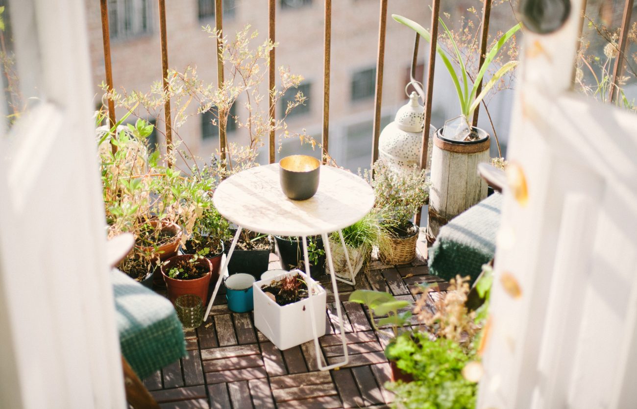 idei de amenajare a balconului cu flori