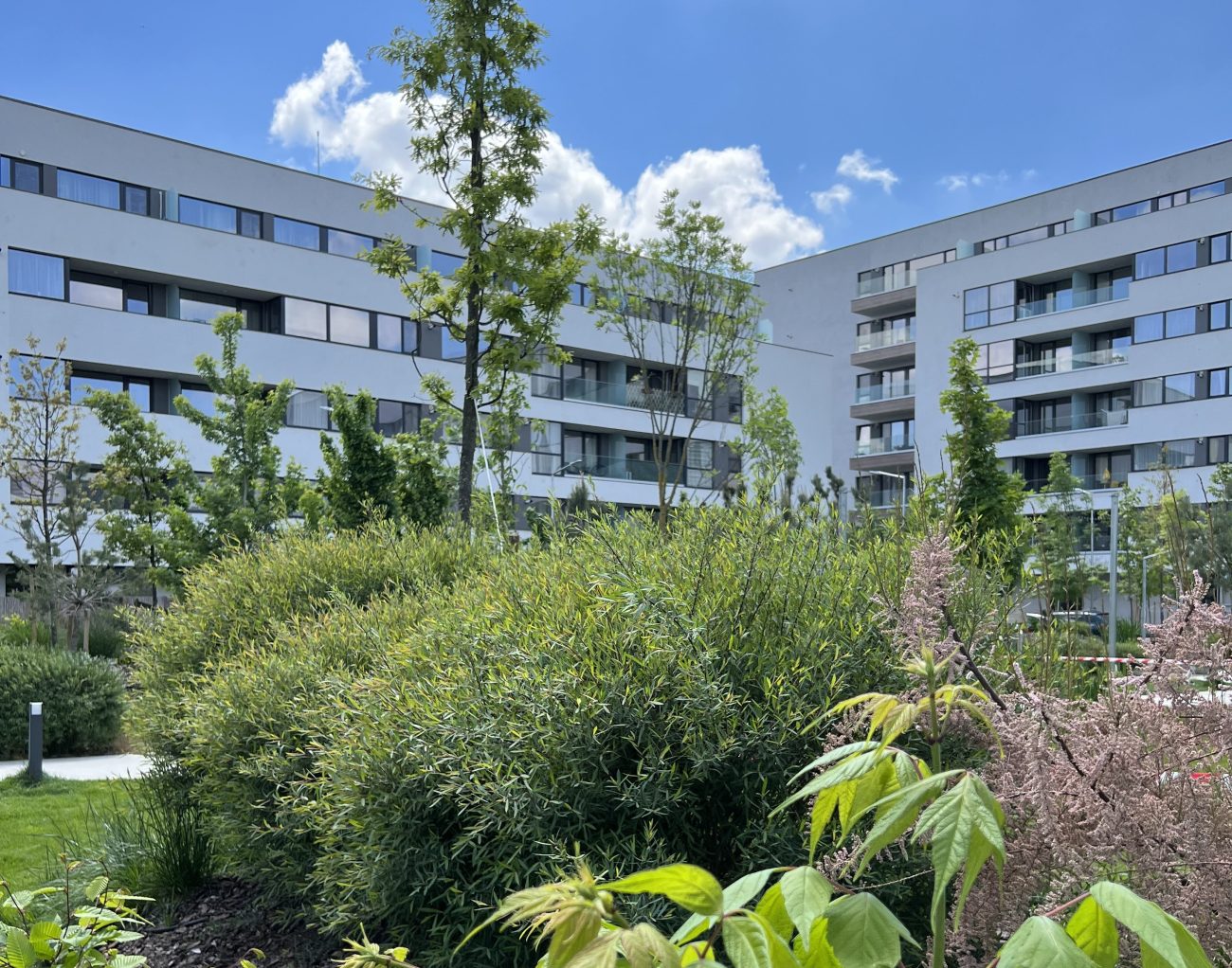Curte interioara cu parc complex rezidential Atria Urban Resort